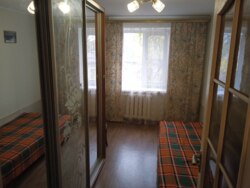 В оренду 3-кімнатна квартира вул. Г. Кондратьєва (ближче до Центру) фото 4 В оренду 3-кімнатна квартира вул. Г. Кондратьєва (ближче до Центру) фото 4