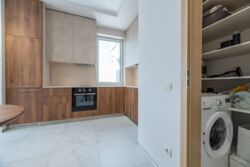   , , ĳ . (), 4  9