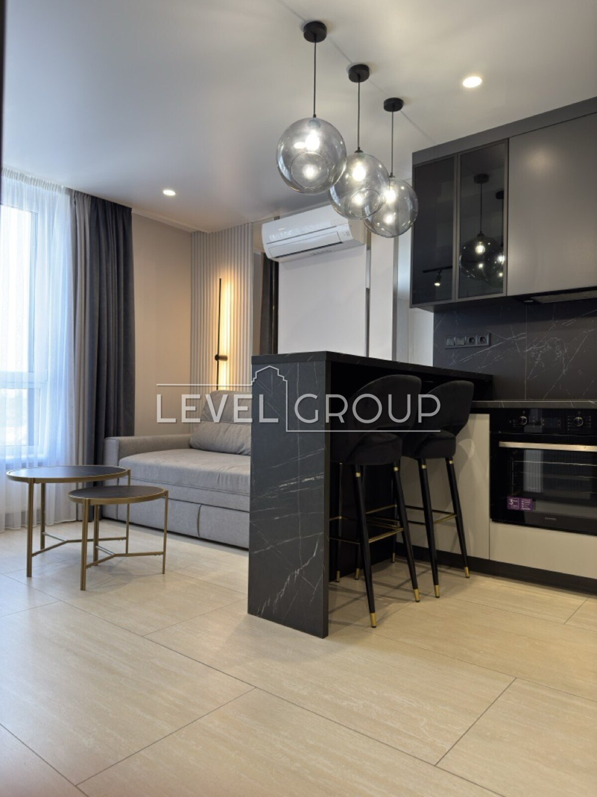  1  䳿   Podil Plaza & Residence.    1