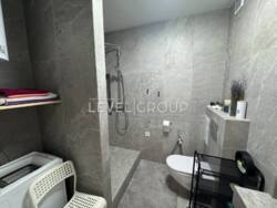 . 3-  (52 ²)   '', .   8