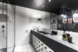   ,     Park Avenue  8