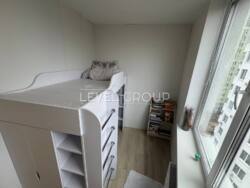 . 3-  (52 ²)   '', .   3