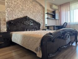       3-   105 2,      Park Avenue  11