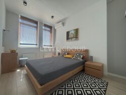  2-     55 2,   3 .  Manhattan City  8