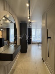  1  䳿   Podil Plaza & Residence.    8