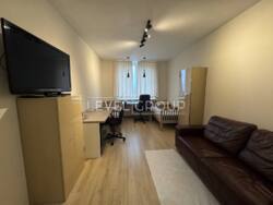 . 3-  (52 ²)   '', .   1