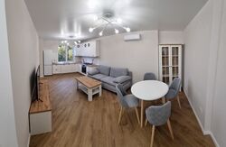 2� � �� Central House ���� 4