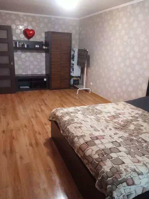   , ', 8  1