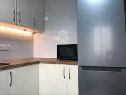   , ', .  , 7  7