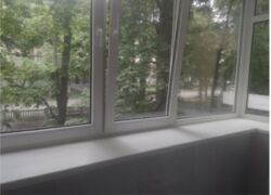   , ',  , 4, .   10