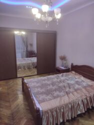   , ',  , 5  2