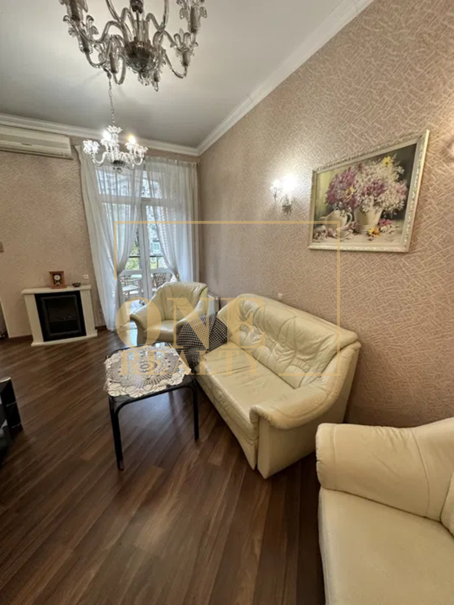 🌆   2-     📍  /  /   1