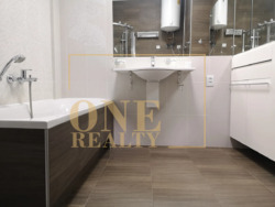 ������� 3-������� �������� � �� Richmond, �������� � � ������ ������������ �� ������-������� ���� 20