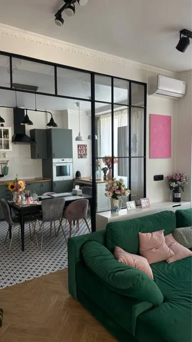 ������ 3� - ���. ������, 18/16, �� Henesi House. ���� 1