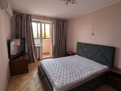 Голосіївський/Площа Українських Героїв/вул. Тарасівська,20 фото 1 Голосіївський/Площа Українських Героїв/вул. Тарасівська,20 фото 1