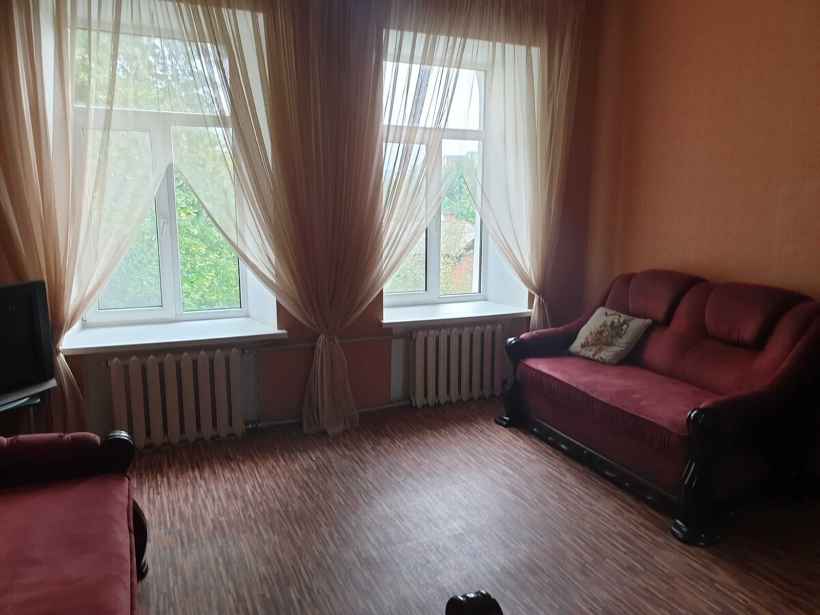 Оренда 3-х кімнатної .квартири в центрі міста, сталінка, площа 80 м.кв код № 111-793-561 фото 1 Оренда 3-х кімнатної .квартири в центрі міста, сталінка, площа 80 м.кв код № 111-793-561 фото 1