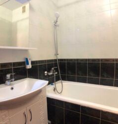 Пропонується 3-кімнатна квартира (здається лише дві кімнати, одна буде зачинена) фото 4 Пропонується 3-кімнатна квартира (здається лише дві кімнати, одна буде зачинена) фото 4