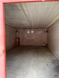      .  ( - Food House)  2