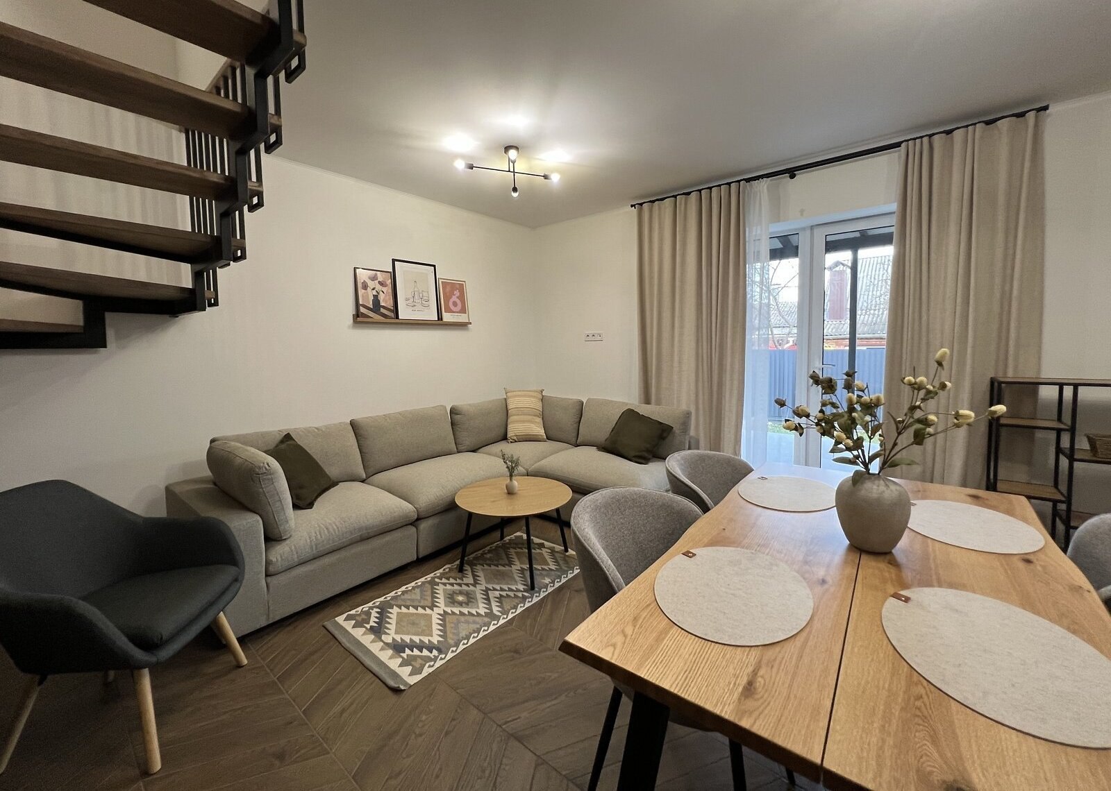 Довгострокова оренда таунхауса фото 1 Довгострокова оренда таунхауса фото 1