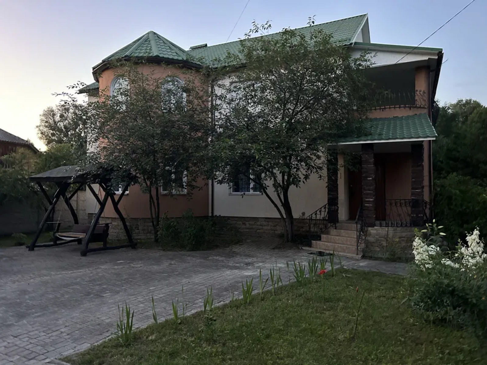 Здам будинок 250 кв.м. в с.Вишеньки.Гараж,ставок,альтанка,камін фото 1 Здам будинок 250 кв.м. в с.Вишеньки.Гараж,ставок,альтанка,камін фото 1