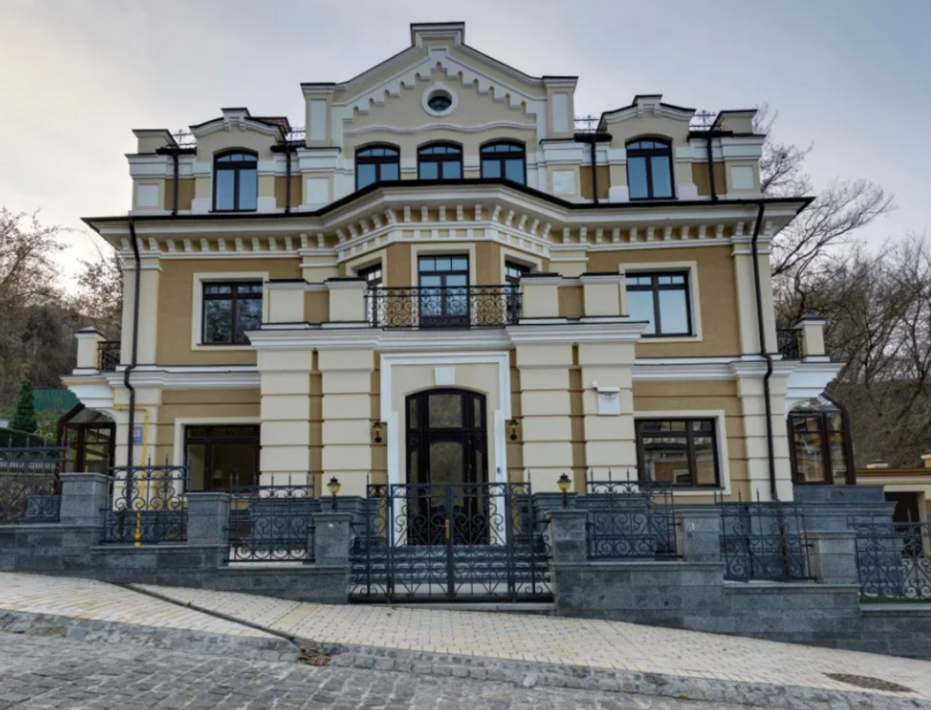 Чудовий будинок 485 м2, 4 сотки, 6 спалень на Воздвиженці фото 1 Чудовий будинок 485 м2, 4 сотки, 6 спалень на Воздвиженці фото 1