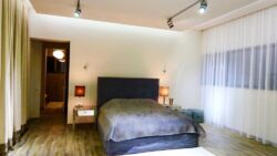     LOFT    , -  12