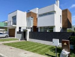 🏡 Оренда сучасного стильного будинку в Совіньйоні | Будинок біля моря з басейном і дизайнерським ремонтом. фото 1 🏡 Оренда сучасного стильного будинку в Совіньйоні | Будинок біля моря з басейном і дизайнерським ремонтом. фото 1