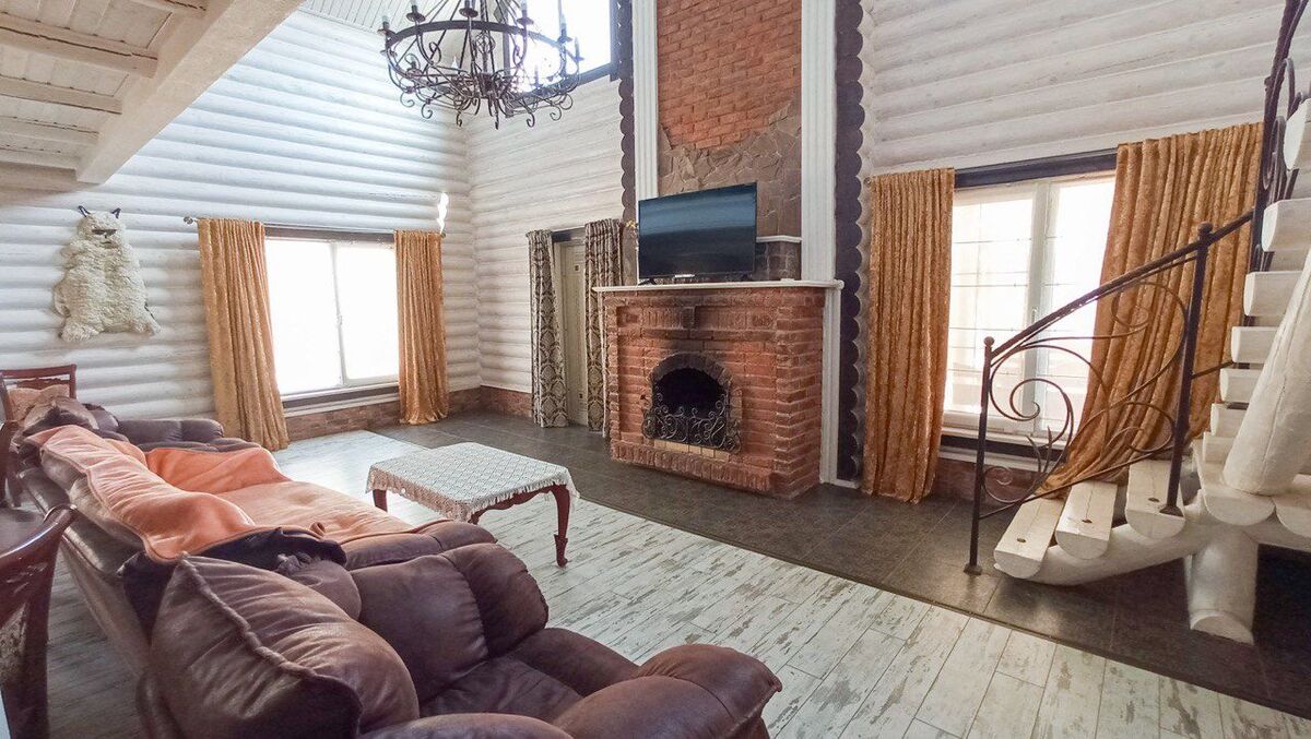 Сдам двухэтажный дом в Совиньоне фото 1 Сдам двухэтажный дом в Совиньоне фото 1