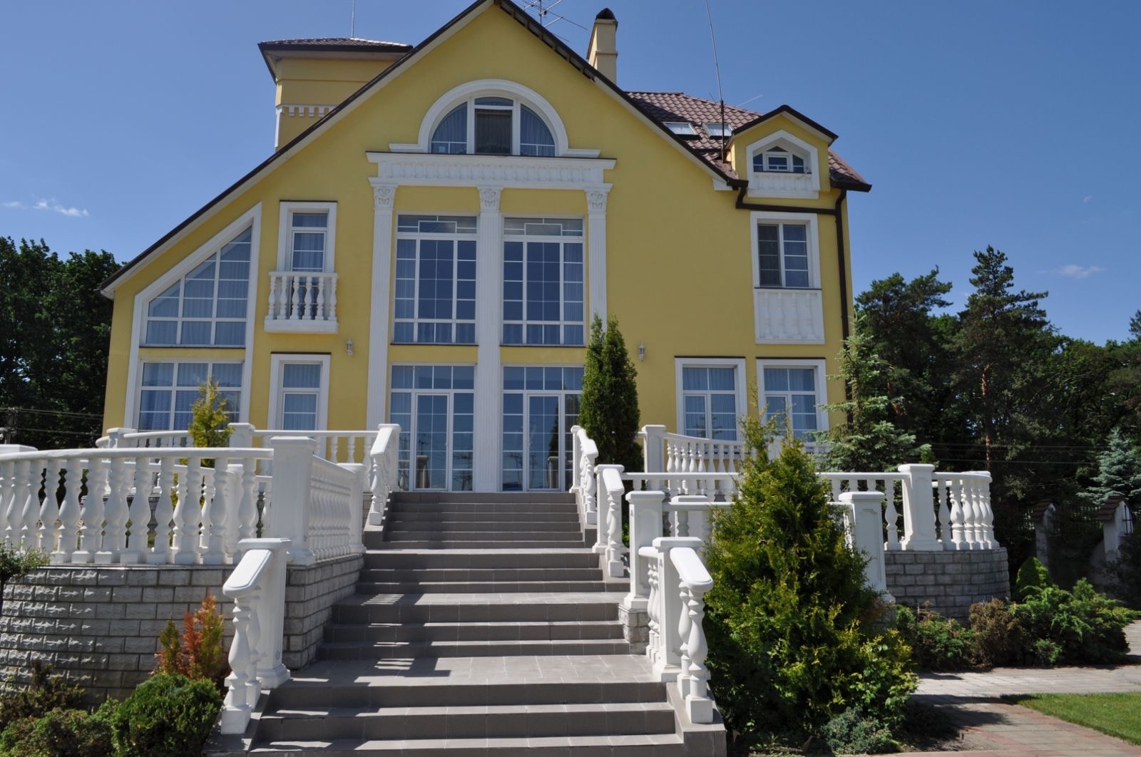 Оренда VIP-будинку 492 кв.м. з басейном в с. Лісники фото 1 Оренда VIP-будинку 492 кв.м. з басейном в с. Лісники фото 1