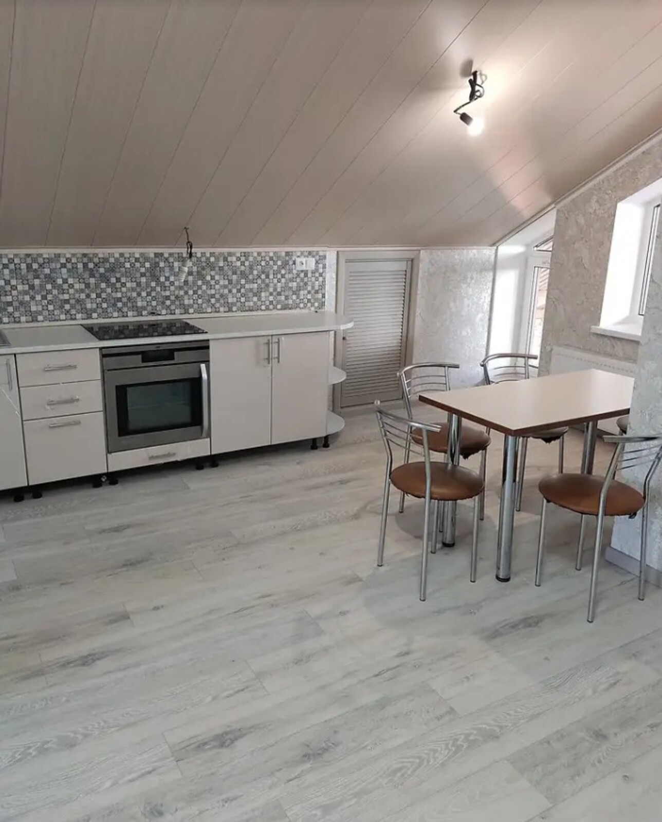 Здається мансардна частину будинку (квартира), загальна площа 92 кв.м. 3 кімнати. фото 1 Здається мансардна частину будинку (квартира), загальна площа 92 кв.м. 3 кімнати. фото 1