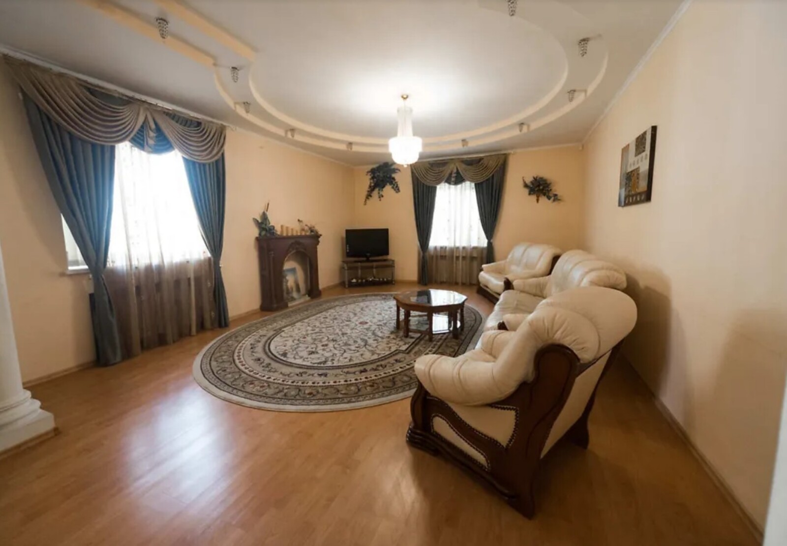 Здається 2-х поверховий будинок, центральна частина міста, 209 кв.м. фото 1 Здається 2-х поверховий будинок, центральна частина міста, 209 кв.м. фото 1