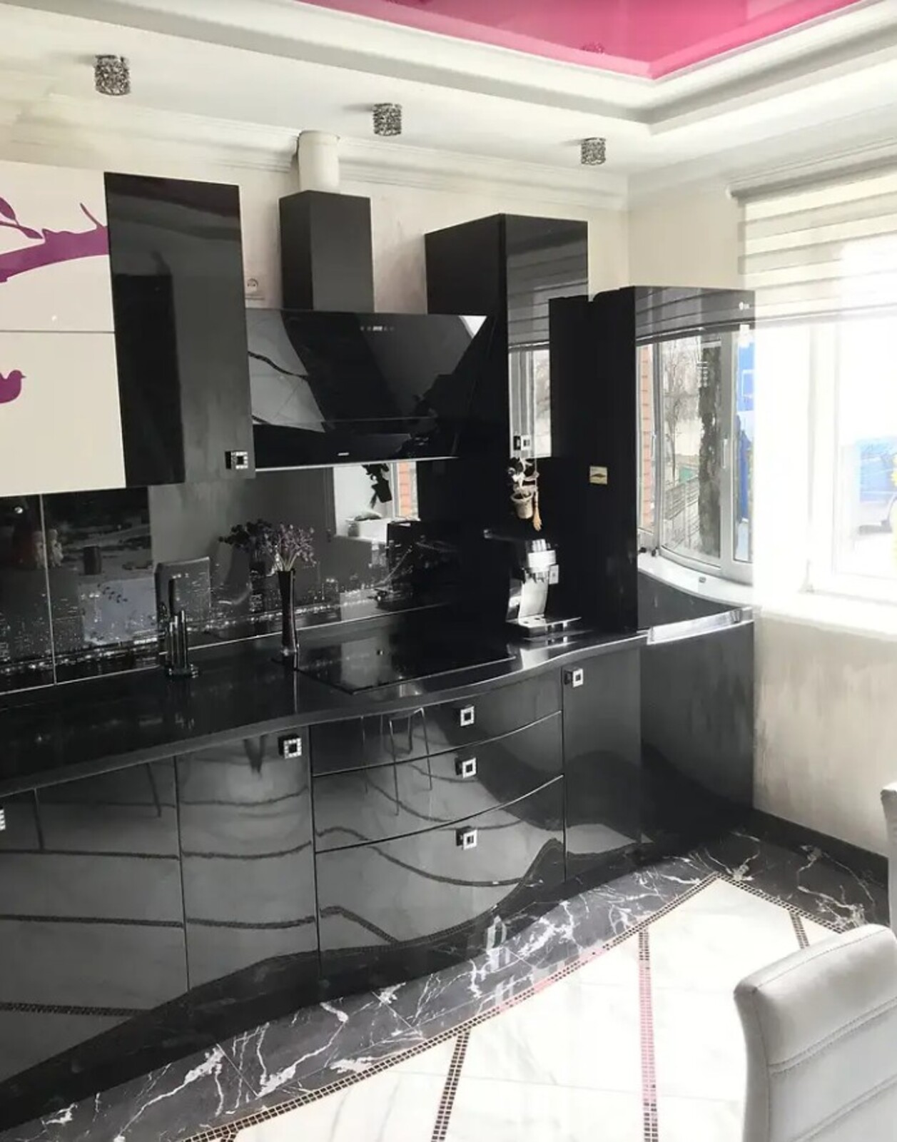 Здається 3-х поверховий таунхаус. Старе місто. Сучасний ремонт, техніка та меблі фото 1 Здається 3-х поверховий таунхаус. Старе місто. Сучасний ремонт, техніка та меблі фото 1