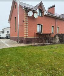 Довгострокова оренда дуплекса на вул. Квітки Цісик, площа 150 кв.м. фото 1 Довгострокова оренда дуплекса на вул. Квітки Цісик, площа 150 кв.м. фото 1