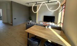   150  2   Beverly Hills, ,   2