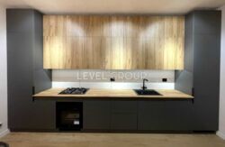   150  2   Beverly Hills, ,   3