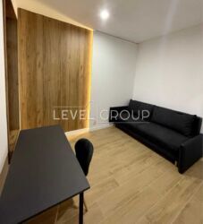   150  2   Beverly Hills, ,   4