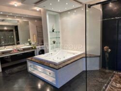 ������ ������� 560 �.��. � �.�. ����� (�����-�����) � �������� ���� 15