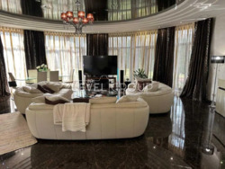 ������ ������� 560 �.��. � �.�. ����� (�����-�����) � �������� ���� 18