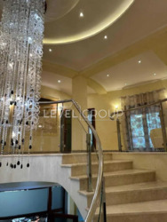 ������ ������� 560 �.��. � �.�. ����� (�����-�����) � �������� ���� 8