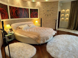 ������ ������� 560 �.��. � �.�. ����� (�����-�����) � �������� ���� 11