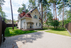   1652    Alpen Park,   1