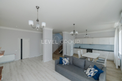   1652    Alpen Park,   7
