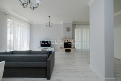   1652    Alpen Park,   9