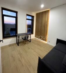   150  2   Beverly Hills, ,   5