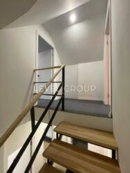   150  2   Beverly Hills, ,   9