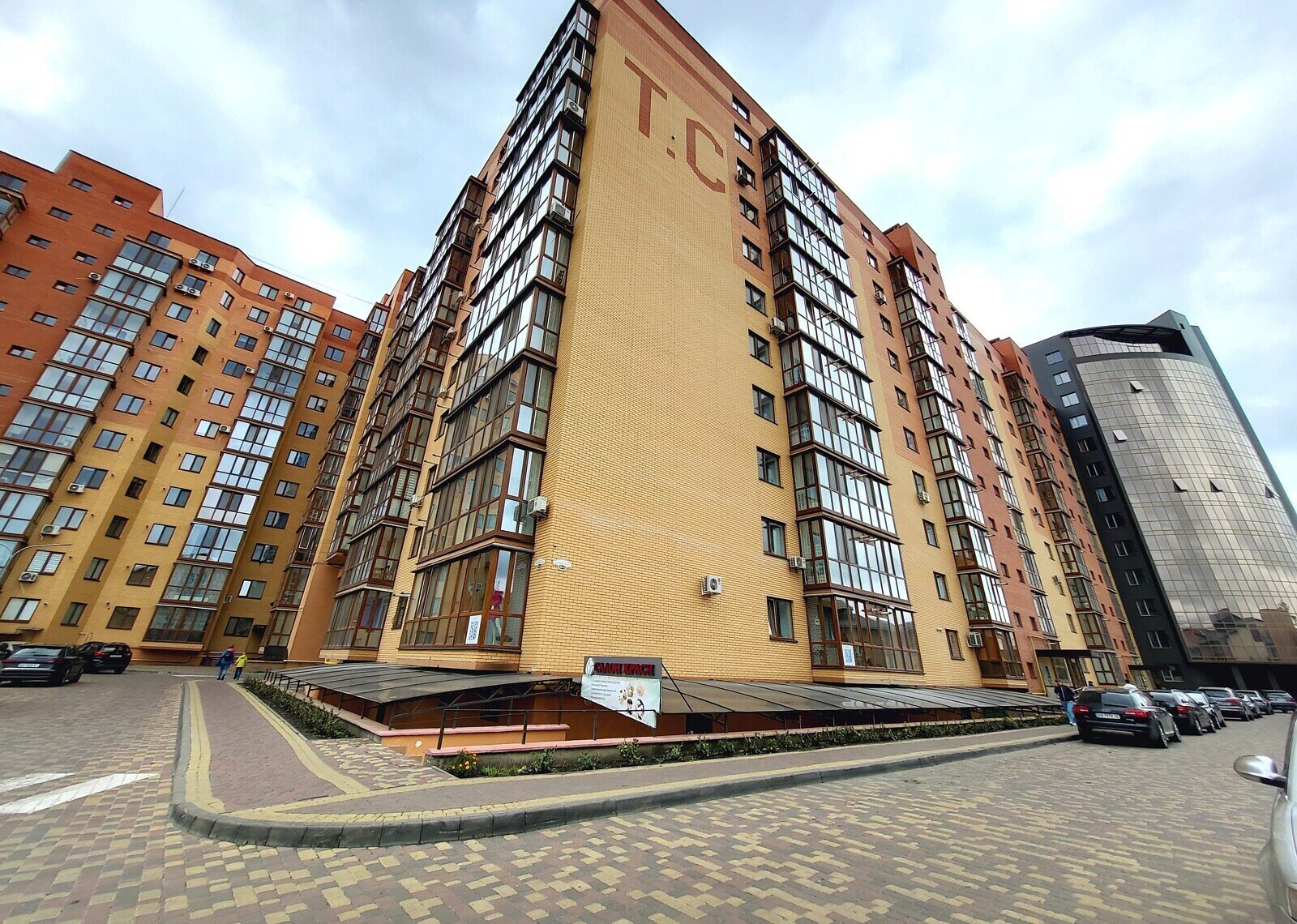 Здається комерційне приміщення на вул. Замостянська, площа 120 кв.м фото 1 Здається комерційне приміщення на вул. Замостянська, площа 120 кв.м фото 1