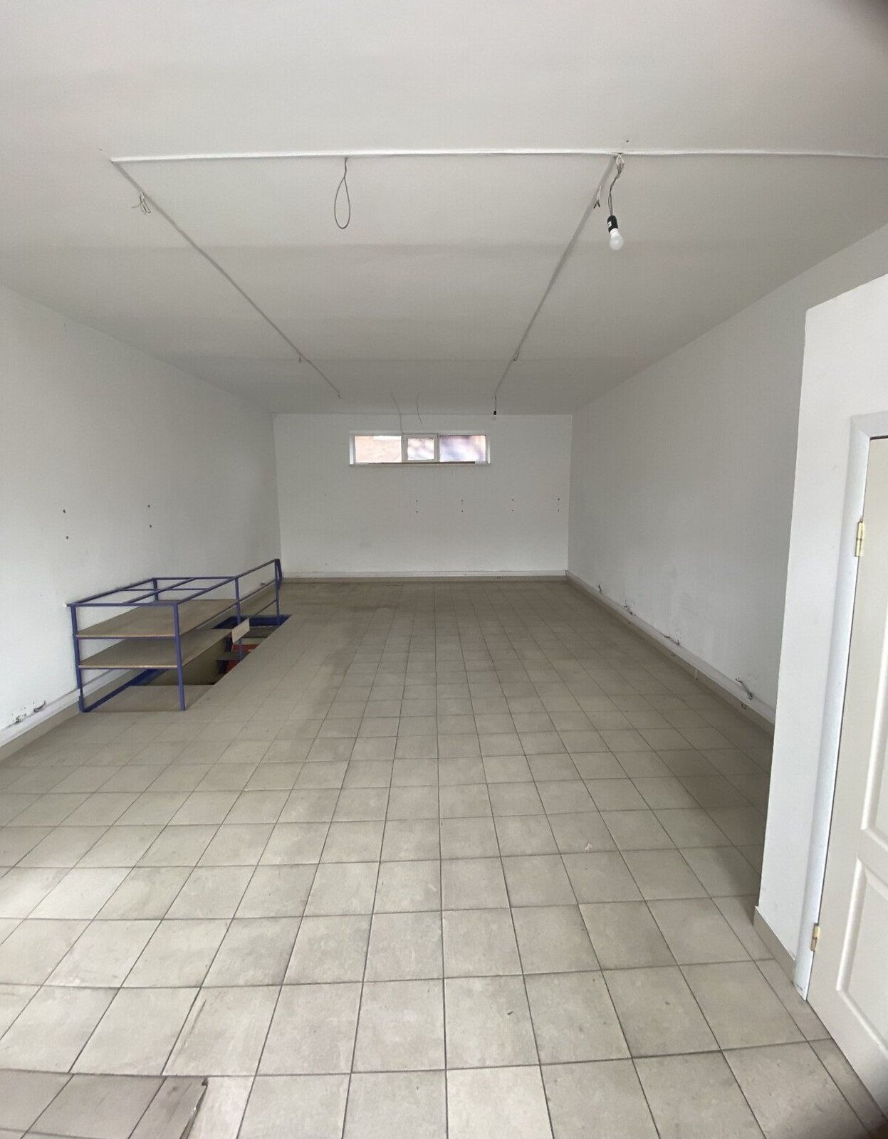 Здається комерційне приміщення на вул. Пирогова, площа 86 кв.м фото 1 Здається комерційне приміщення на вул. Пирогова, площа 86 кв.м фото 1
