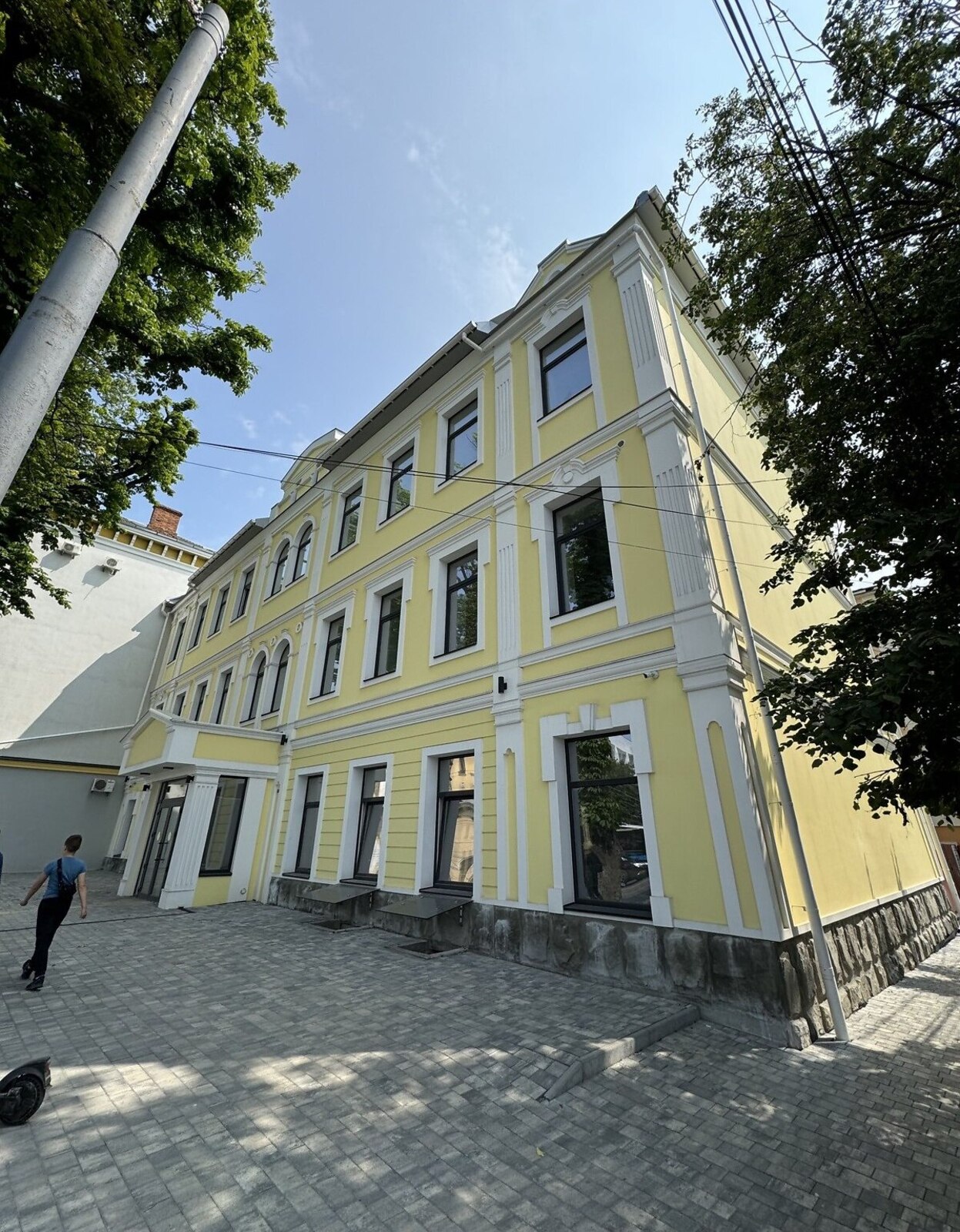 Здається комерційне приміщення на вул. Соборна 85, площа 150 кв.м фото 1 Здається комерційне приміщення на вул. Соборна 85, площа 150 кв.м фото 1