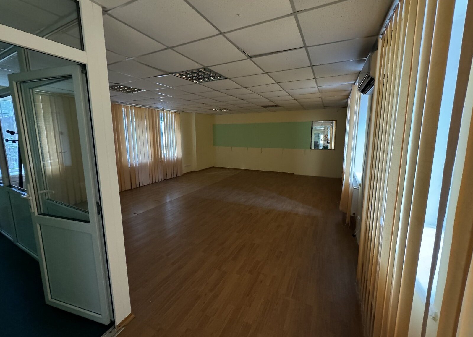 Здається комерційне приміщення на вул. Героїв Нацгвардії, площа 120 кв.м фото 1 Здається комерційне приміщення на вул. Героїв Нацгвардії, площа 120 кв.м фото 1