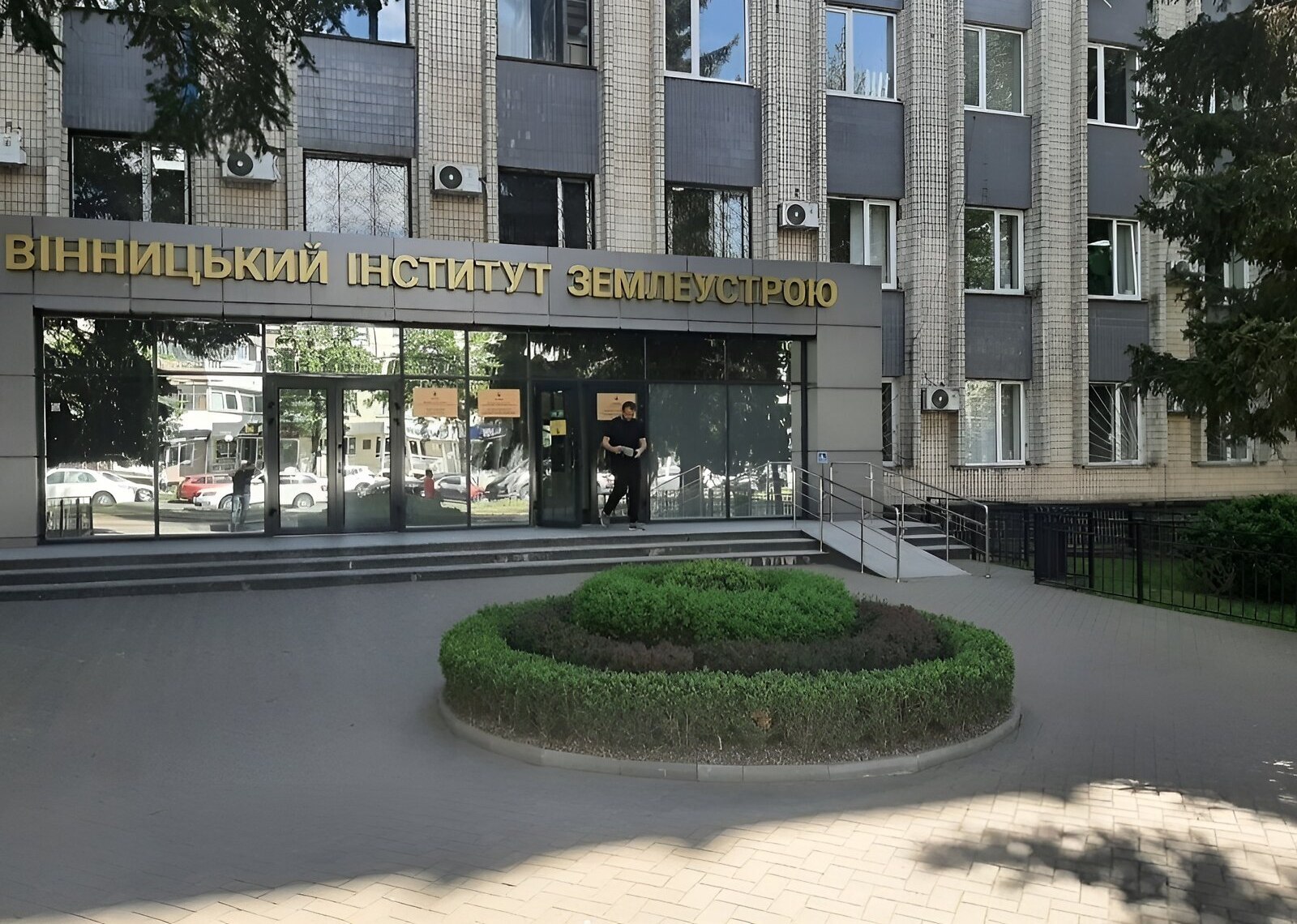 Здається комерційне приміщення на вул. Келецька 63, площа 431.7 кв.м фото 1 Здається комерційне приміщення на вул. Келецька 63, площа 431.7 кв.м фото 1